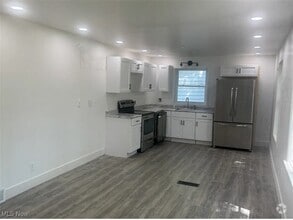 Building Photo - 7843 Emery Cir