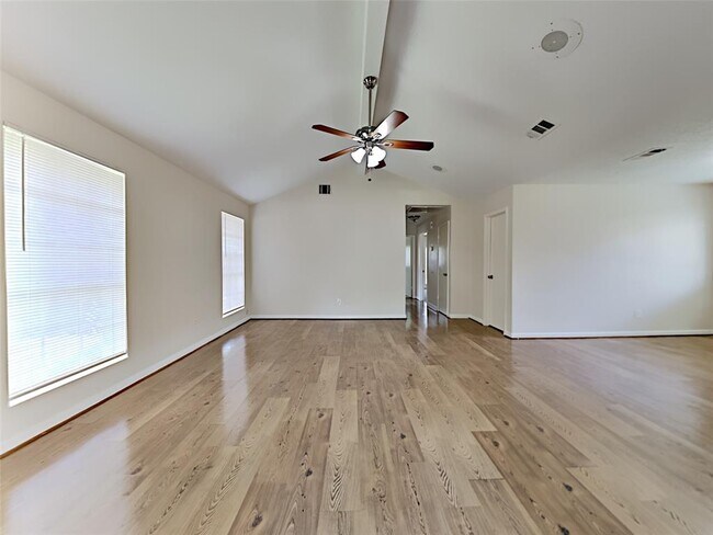 Foto del edificio - 13914 Bay Gardens Dr