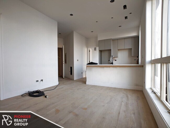 Foto del edificio - 1060 W Cornelia Ave