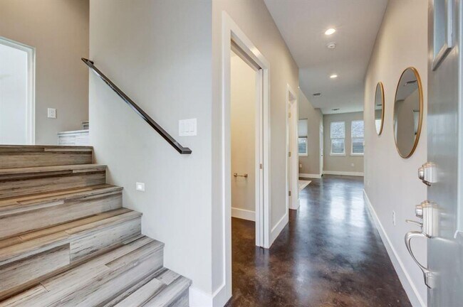 Foto del edificio - Step into this alluring stand-alone locate...