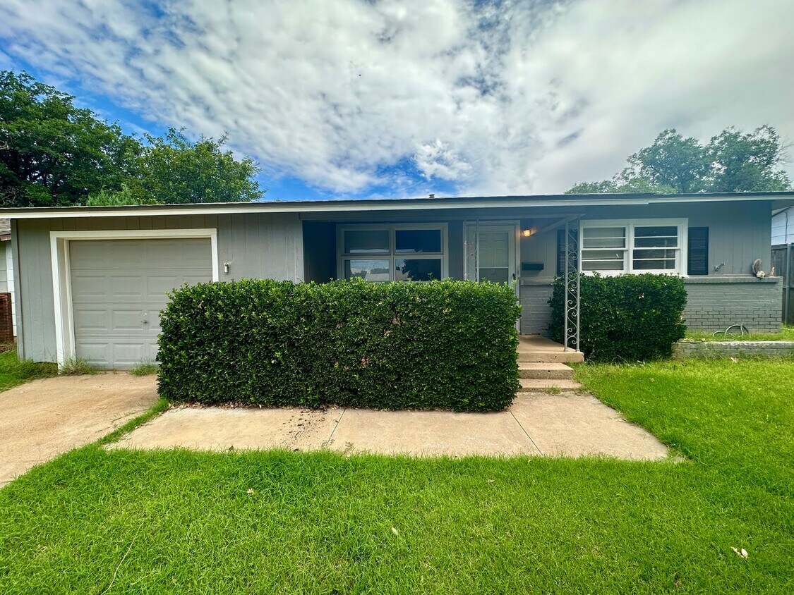 Foto principal - Cute 3-Bedroom in Central Lubbock!
