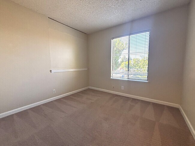 Building Photo - 3 Bedroom | 2.5 Bathroom | 2-Story Fremont...