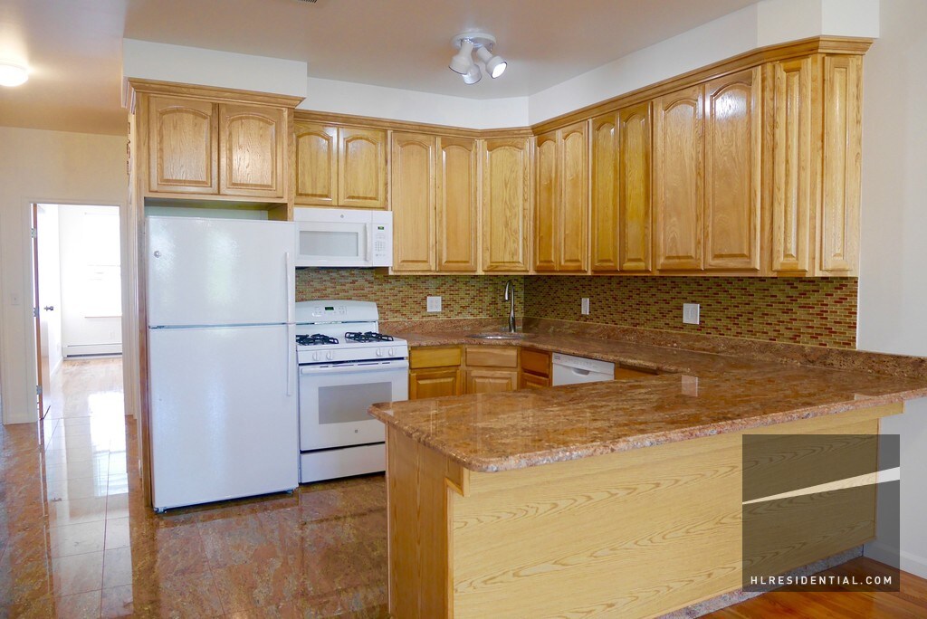 Foto principal - 1103 Manhattan Ave