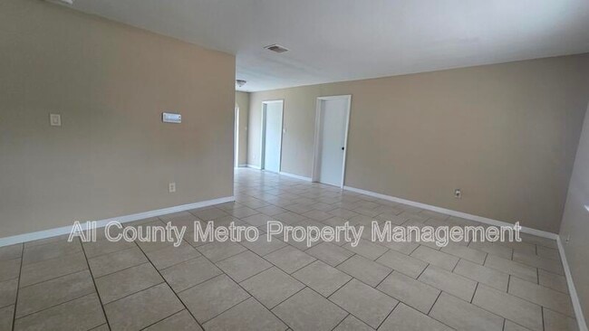 Foto del edificio - 1445 Lake Opal Dr