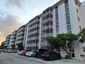 Building Photo - 16851 NE 23rd Ave
