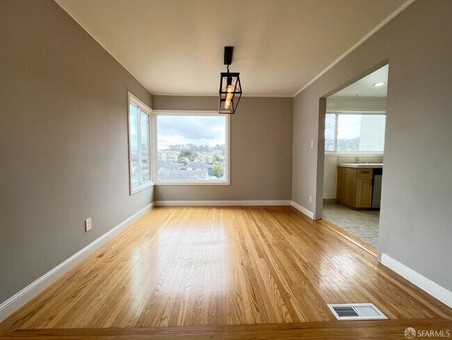 Building Photo - 206 Garden Ln