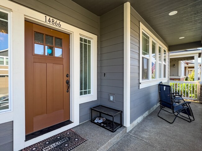 Building Photo - Beaverton Lovely 4 Bedroom 2.5 Bathroom in...