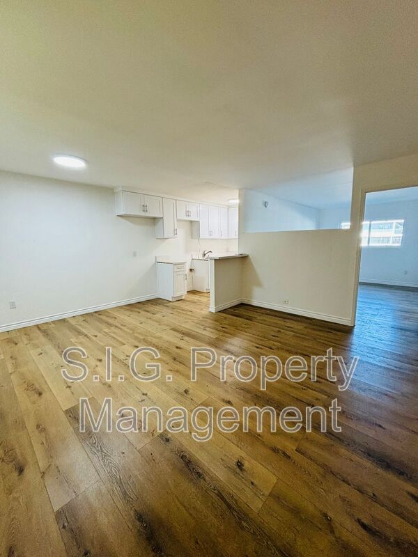 Building Photo - 10635 Sherman Grove Ave