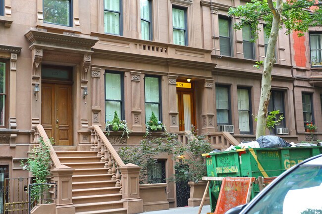 Foto del edificio - 121 W 69th St