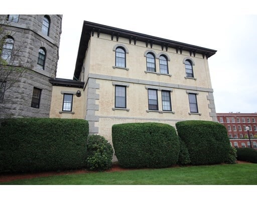 Primary Photo - 201 Thorndike St