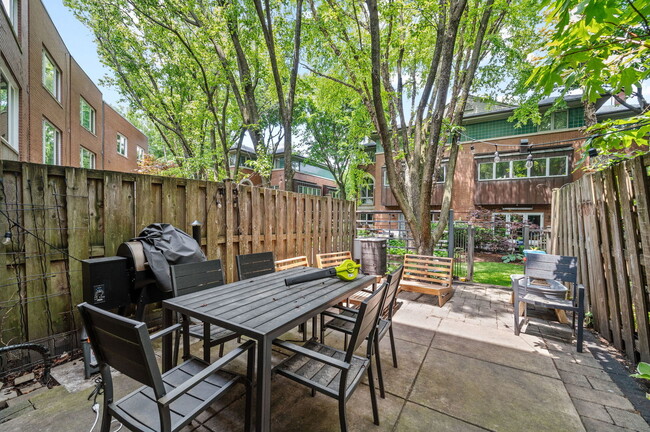 Building Photo - 2675 N Greenview Ave