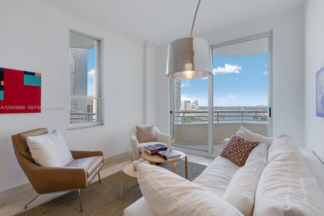 Building Photo - 888 Brickell Key Dr