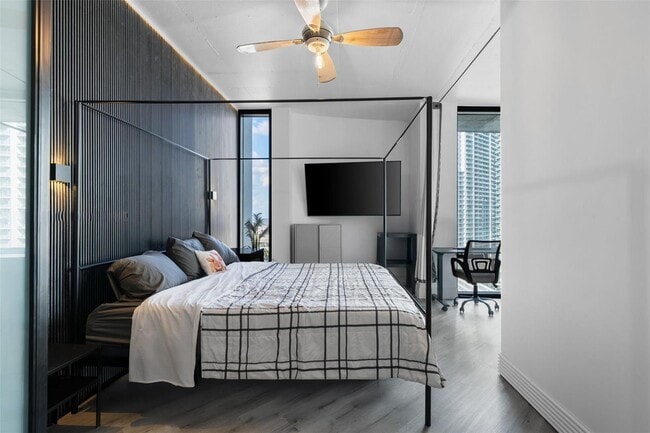 Foto del edificio - 690 SW 1st Ct