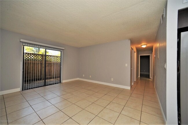 Foto del edificio - 2100 Forest Knoll Dr NE