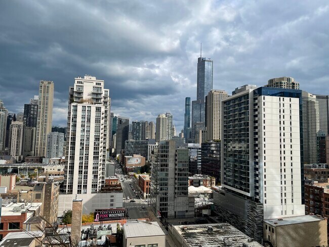 Foto del edificio - 330 W Grand Ave