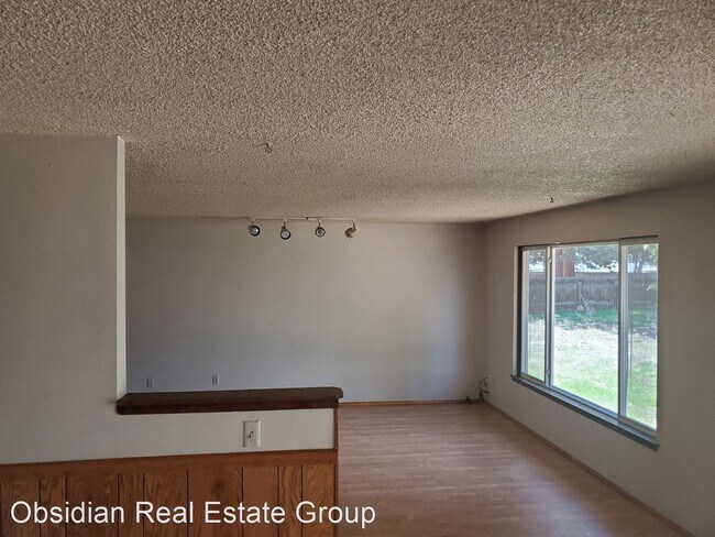 Building Photo - 3 br, 2 bath House - 61583 Admiral Way
