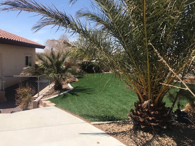 Building Photo - GUEST HOUSE, All utilities are included wi...