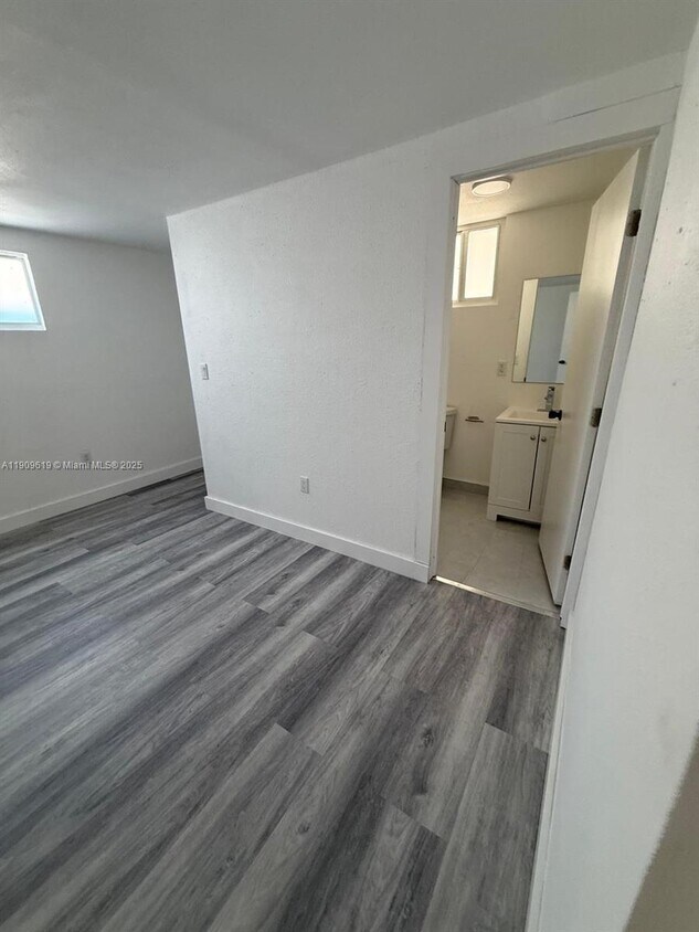 Foto principal - 6931 SW 24th Ct