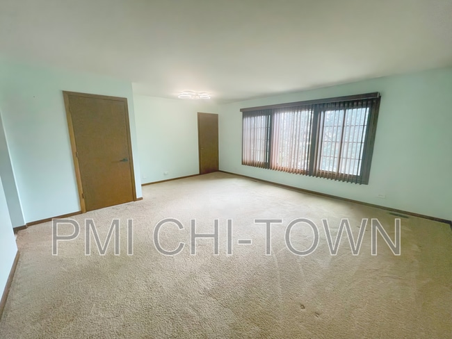 Building Photo - 1004 E Callero Cir