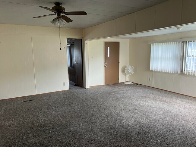 Foto del edificio - 220 Holiday Park Blvd NE