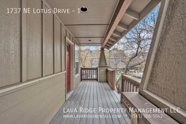 Foto del edificio - 1737 NE Lotus Dr