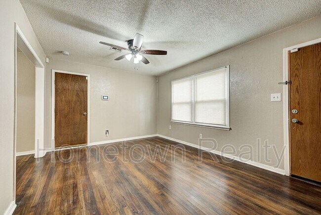 Building Photo - 224 Elm St