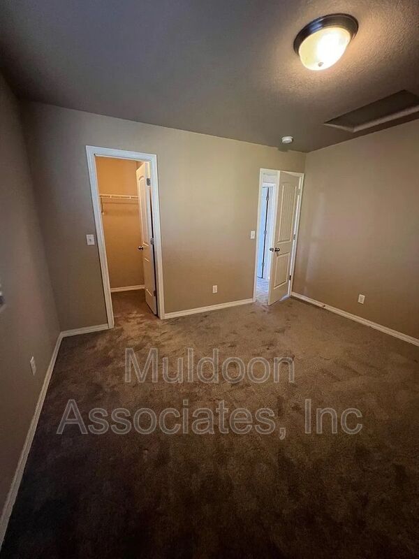 Building Photo - 4040 Creek Legend View