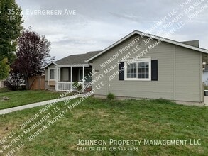 Building Photo - 3522 Evergreen Ave