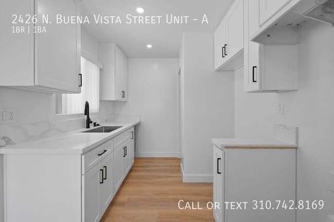 Foto del edificio - 2426 N Buena Vista St