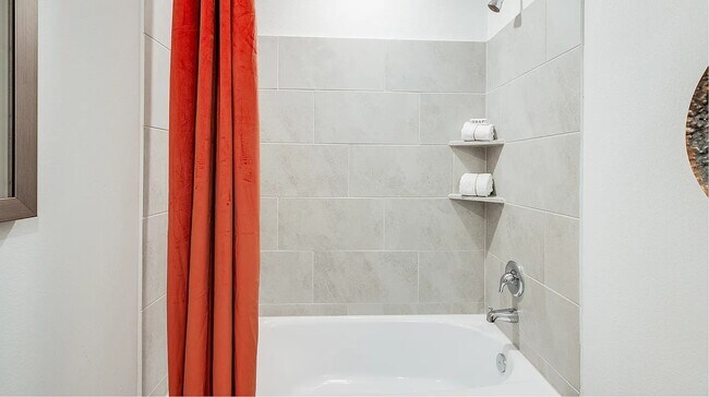 Foto del edificio - 6818 Yellow Jessamine Ln