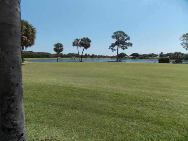 Building Photo - 801 Pinecrest Cir