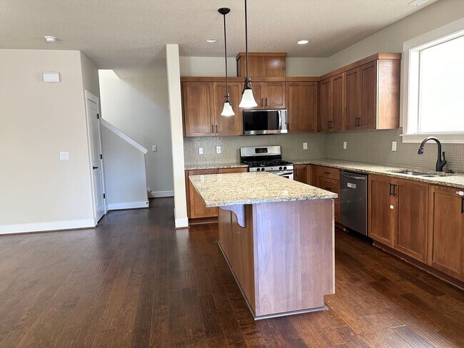 Foto del edificio - 4 Bedroom River Terrace Home!