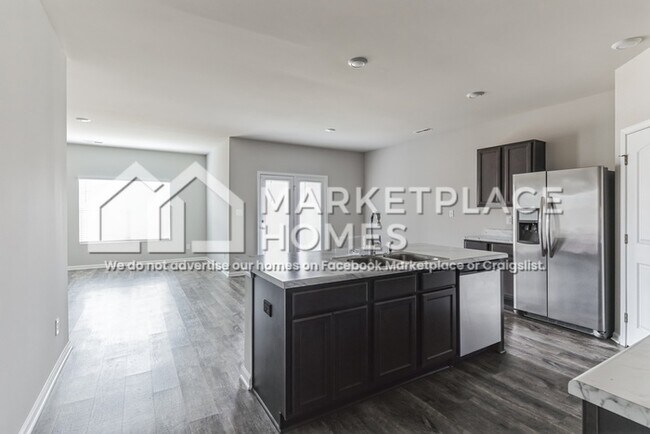 Foto del edificio - 15995 Glenncrest Ln