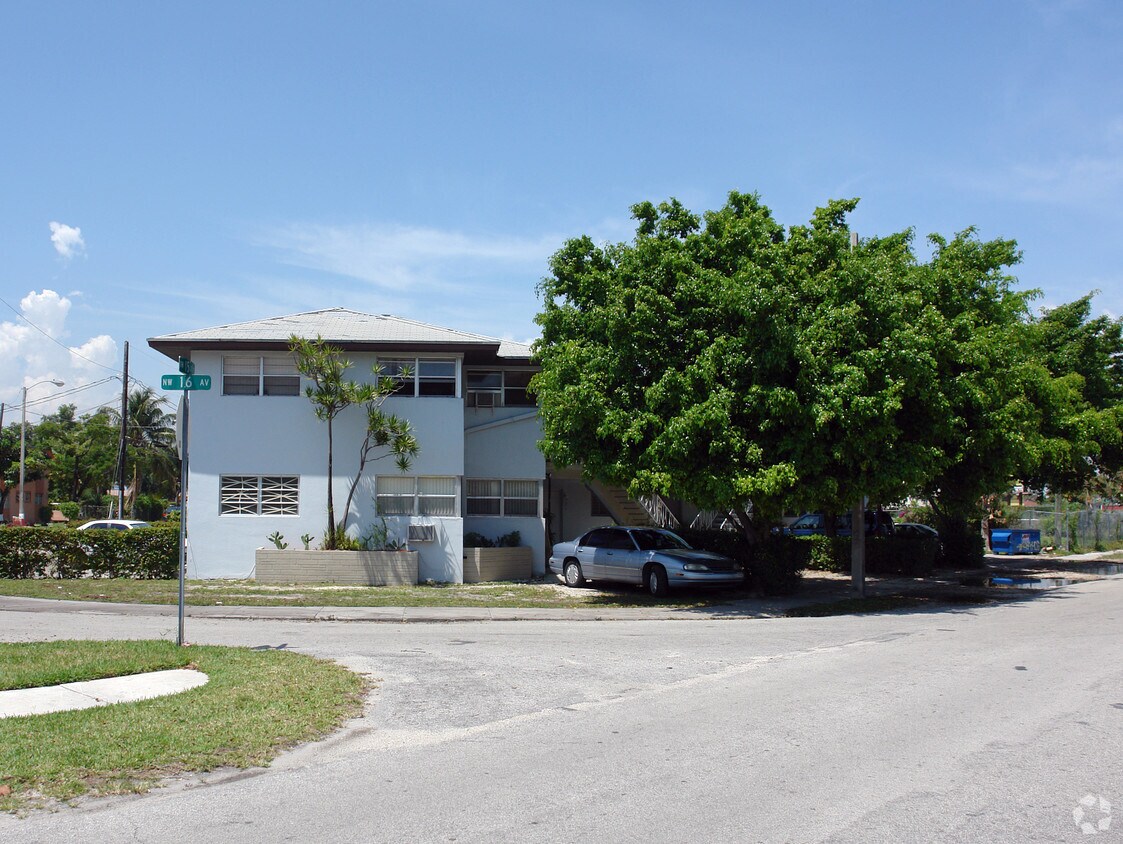 Building Photo - 1660 NW 15th Rd