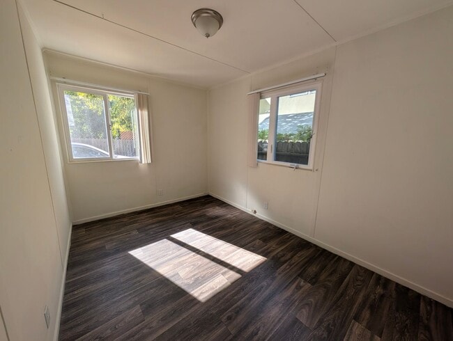 Building Photo - 623/619 5th