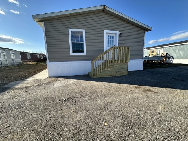 Building Photo - 16 Lapin St