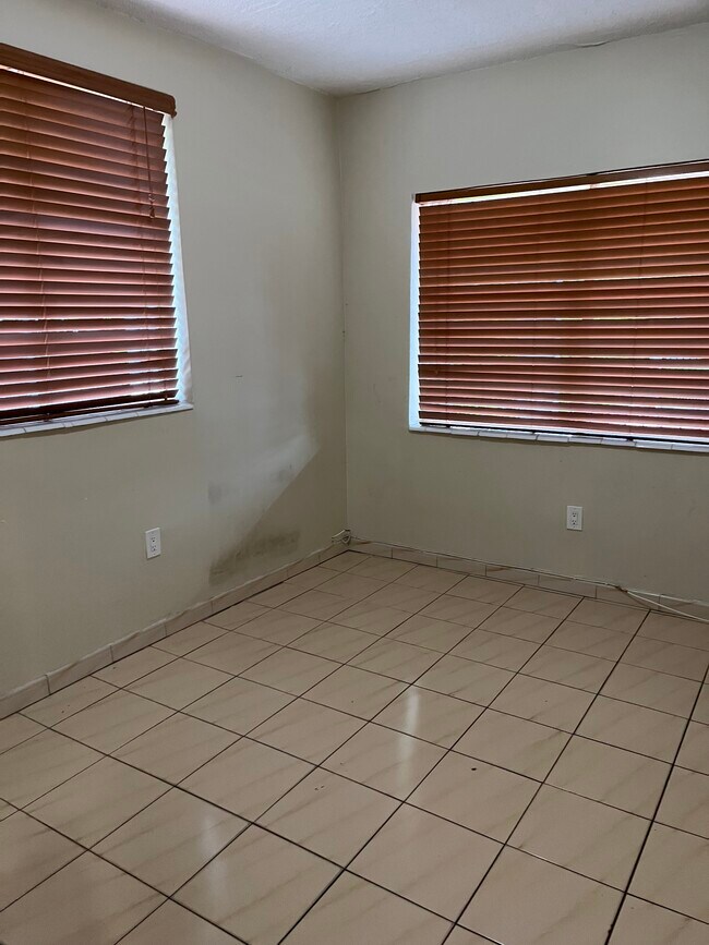Building Photo - 460 NW 48th Ct