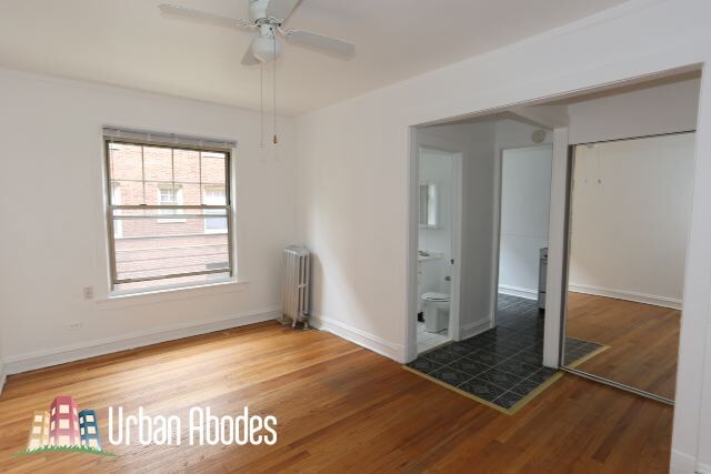Building Photo - 3267 W Wrightwood Ave