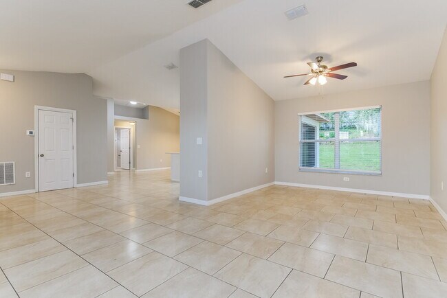 Building Photo - 10433 Calle De Flores Dr