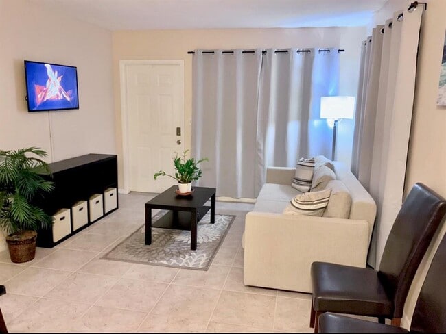 Foto del edificio - 615 NW 18th St