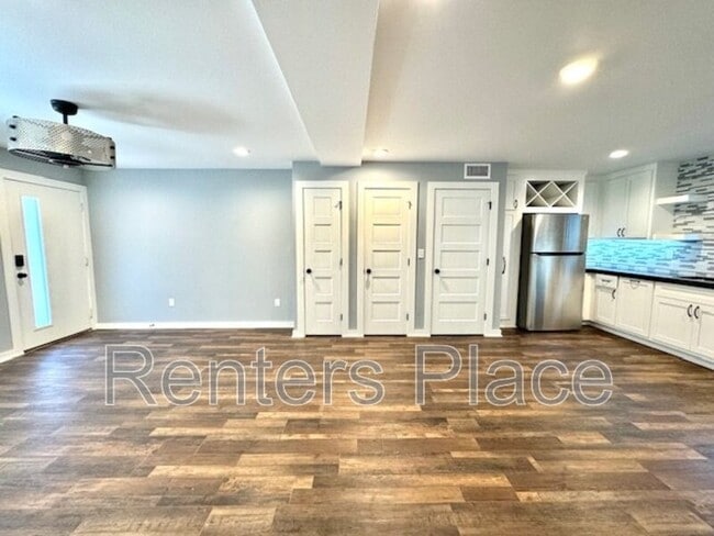 Building Photo - 807 S Trenton Ave