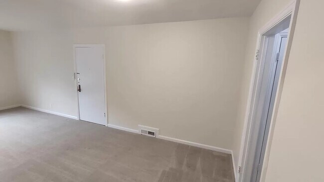 Foto del edificio - 211 Garden Ln