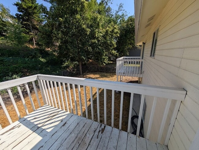 Building Photo - Spacious Elks House