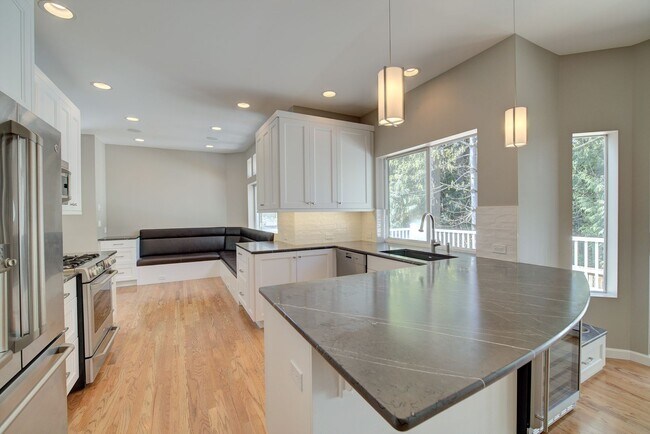 Foto del edificio - 4Bd/2.5Ba Sammamish Home