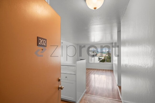 Building Photo - Unit 202