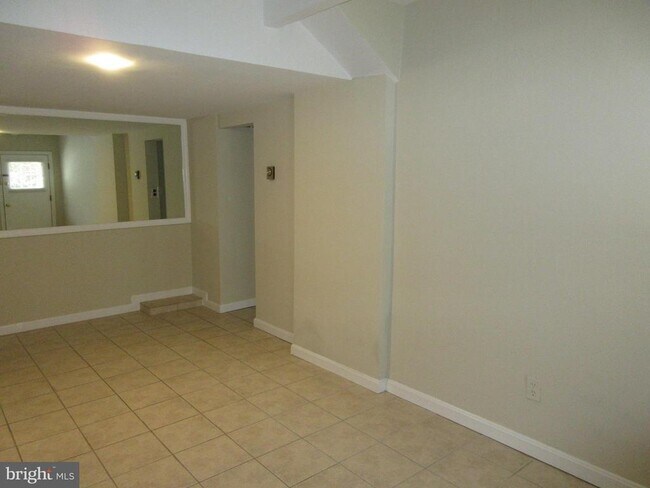 Building Photo - 1501 Key Blvd