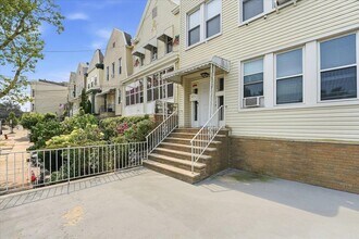 Building Photo - 169 Zabriskie St