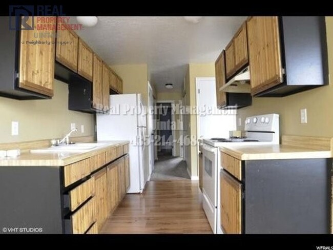 Building Photo - 2 Bed 1 Bath Duplex