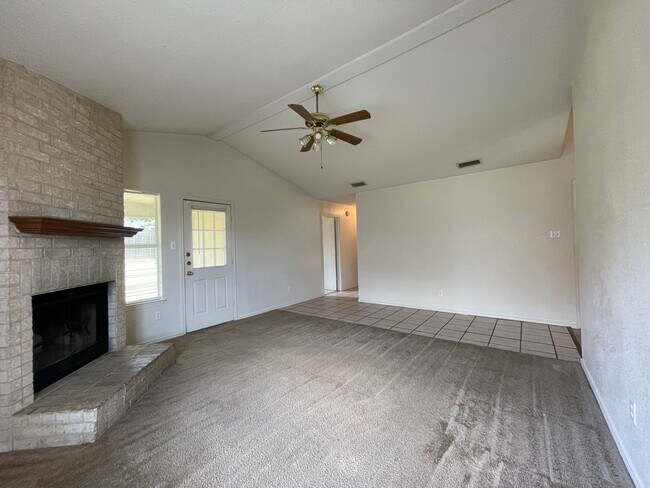 Building Photo - 2407 Pixton Dr