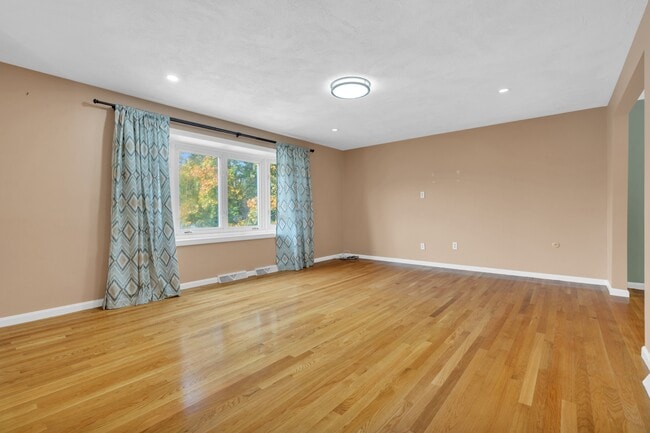 Foto del edificio - 7 Briarwood Rd